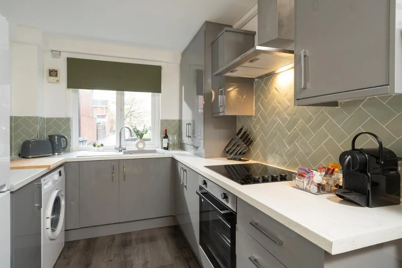 City Vibe Haven - Modern 2 Bed Apartment With High Speed Wi-Fi Belfast